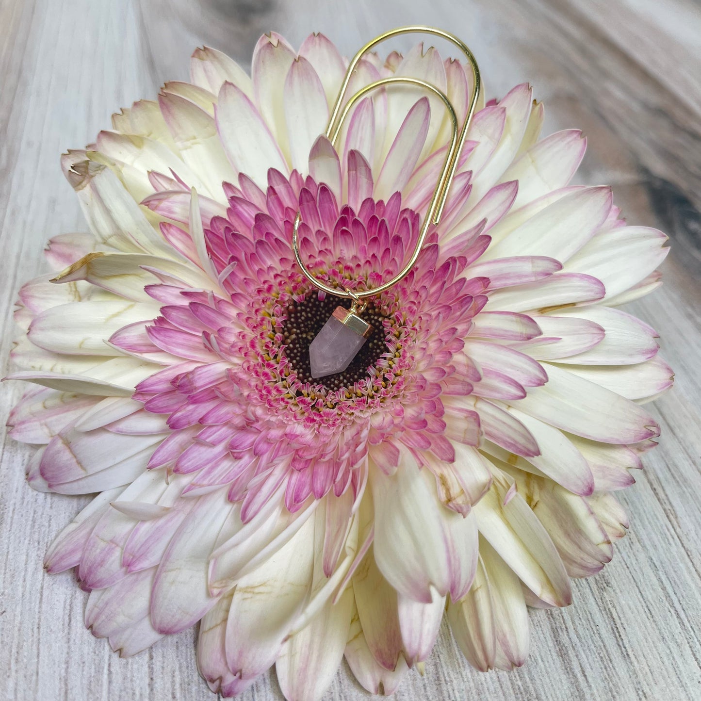 Amuleto planificador de cuarzo rosa de la buena bruja