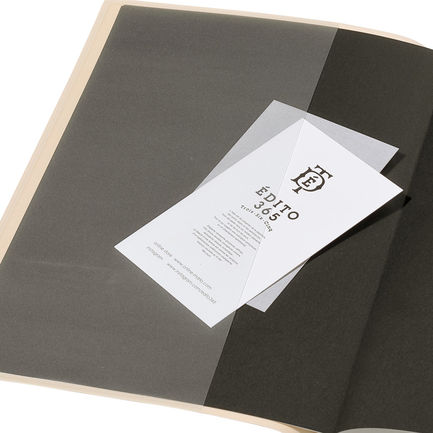 Agenda hebdomadaire floral 2022 de Mark's Inc. storage.it