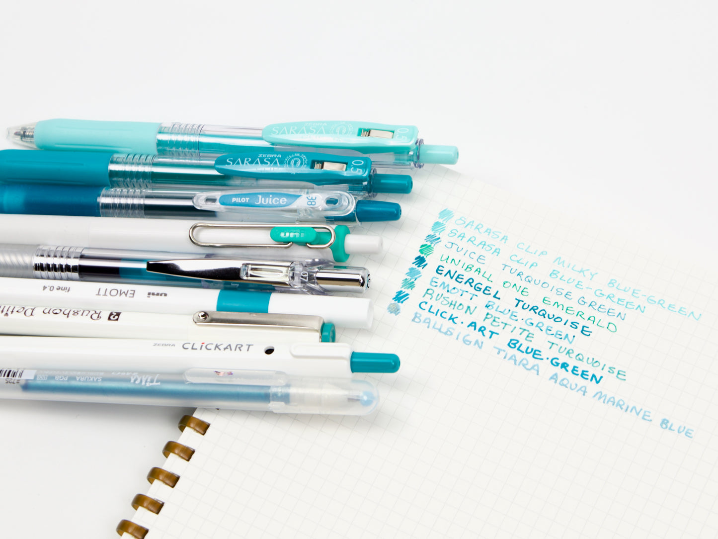 Coffret d'échantillons de stylos bleu vert et turquoise