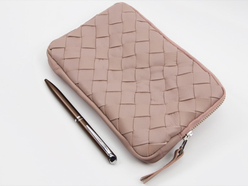 Pochette tissée à la main Chloe de Milloo Rose Beige