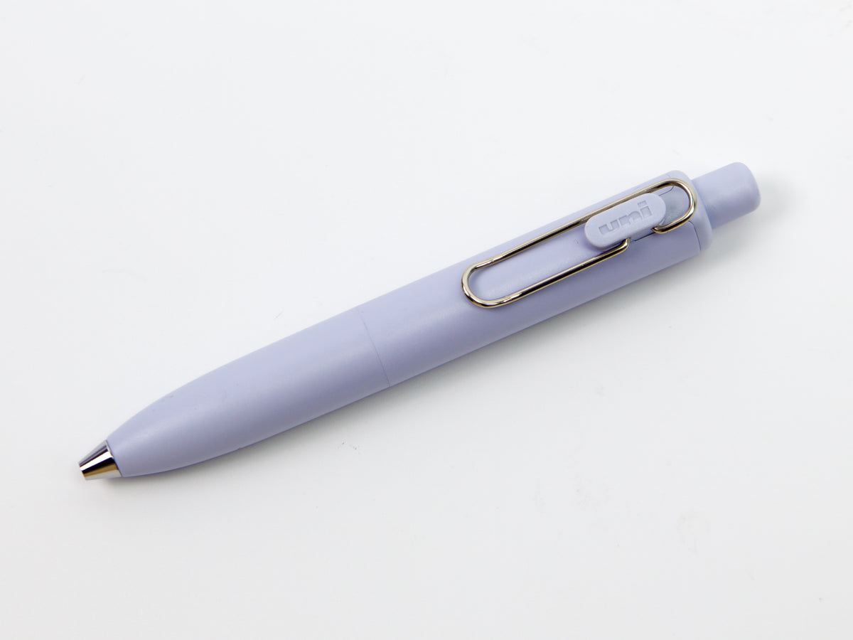 Uni One P Gel Pen – 0,38 Mm Mine, Schwarze Tinte, Mit Roségold-Clip Und Spitze, Ergonomischer Griff